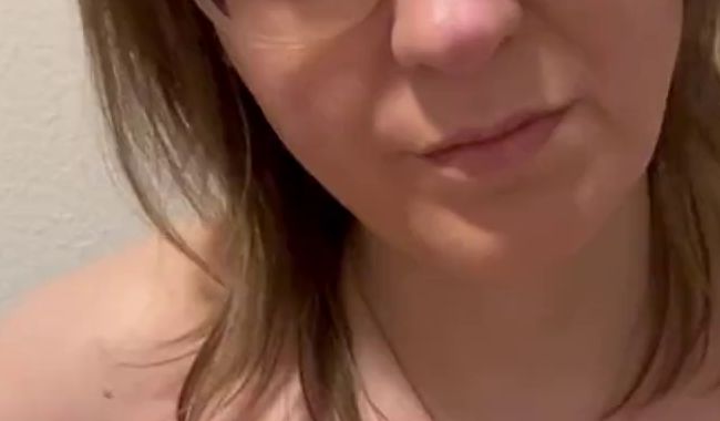 Download: clrapanties - ich binde meine Titten mit der Strumpfhose ab