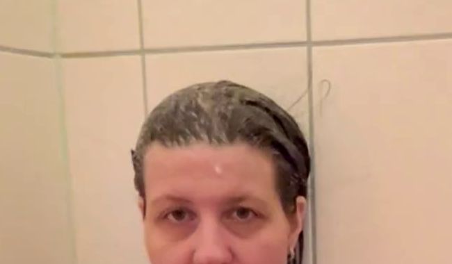 Download: clrapanties - SB in der Dusche mit Duschbrause