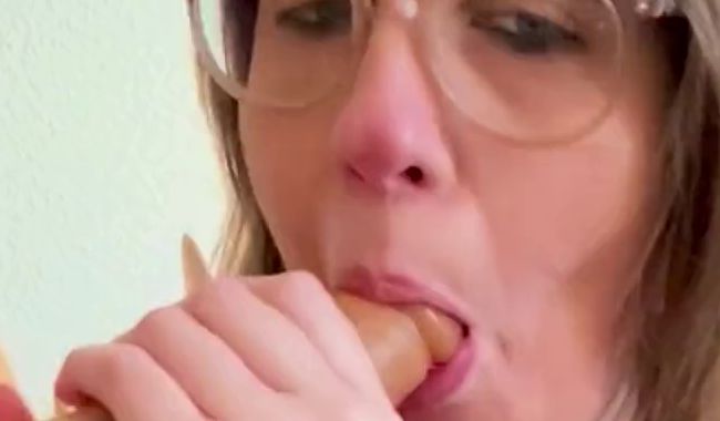 Download: clrapanties - Geil Dildo Blasen und Dirty Talk