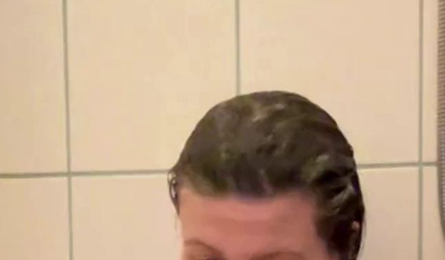 Download: clrapanties - Körperpflege in der Dusche