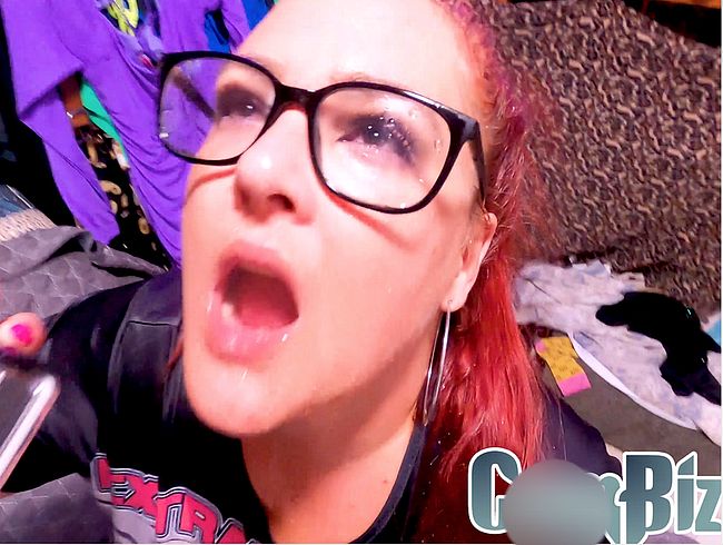 Download: cumbiz - Mach jetzt sofort den Mund auf, Schlampe! Ich muss ganz dringend pinkeln