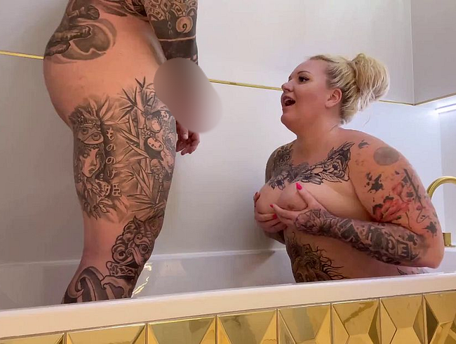 Download: delicious_lauri - Sektempfang in der Badewanne
