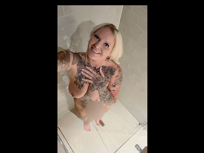 Download: delicious_lauri - Zum pissen nehme ich Dich mit in die Dusche.