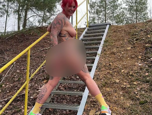 Download: delicious_lauri - Pipi beim Sonntagsspaziergang