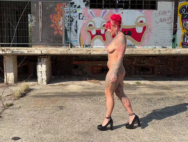 Download: delicious_lauri - Sonniger Nachmittags-Piss im Freien