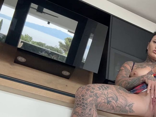 Download: delicious_lauri - Heute bringe ich mich auf der Anrichte zum abspritzen