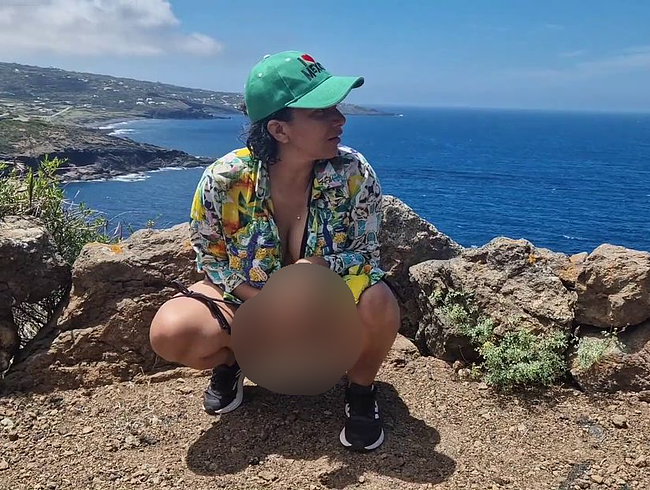 Download: denissetits - Outdoor: pinkeln vor schöner Aussicht