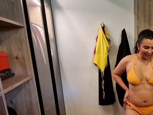 Download: denissetits - Ich probiere Kleidung an!