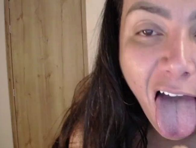 Download: denissetits - Ich ziehe mich aus und gebe dir einen Deepthroat Blowjob