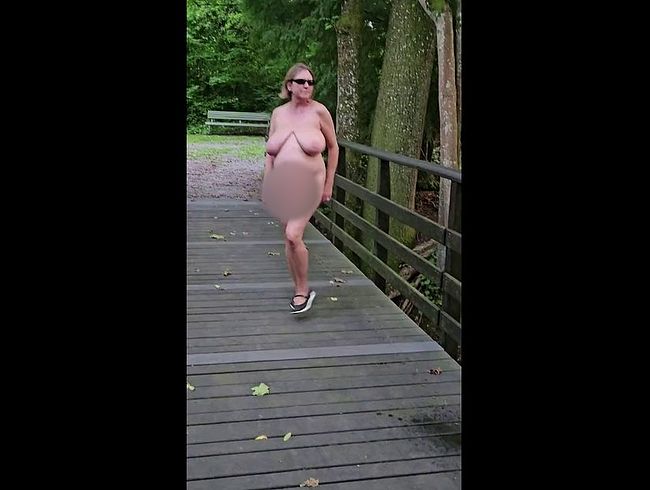 Download: dieZeiggeilen3 - Selbstbefriedigung im Stadtpark, dann zeigt mal her eure Fotzen und Schwänze