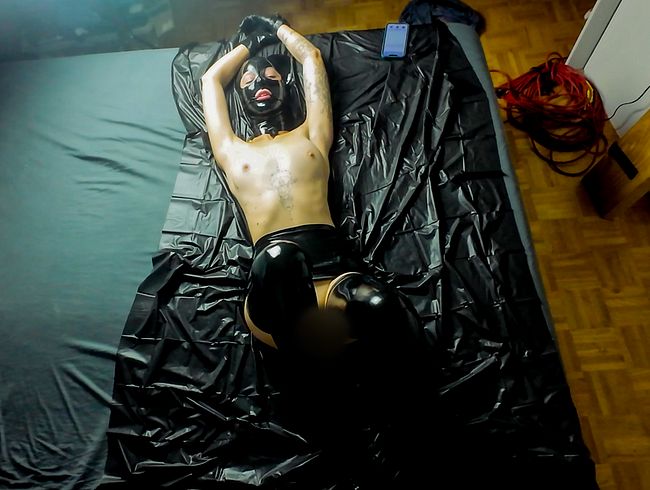 Download: dirtysnake98 - Dein Catgirl ist zurück! Latex Strümpfe, Handschuhe und die Catgirlmaske.. Devot und Geil