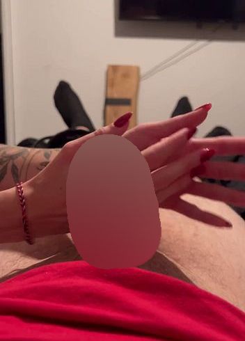 Download: dirtysnake98 - Mitbewohner mit geilem Handjob verwöhnt