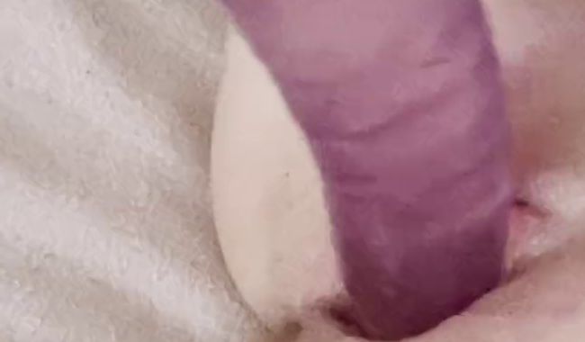 Download: emily-becker - Ein sehr langer Tag, geht ziemlich feucht zu ende ;)