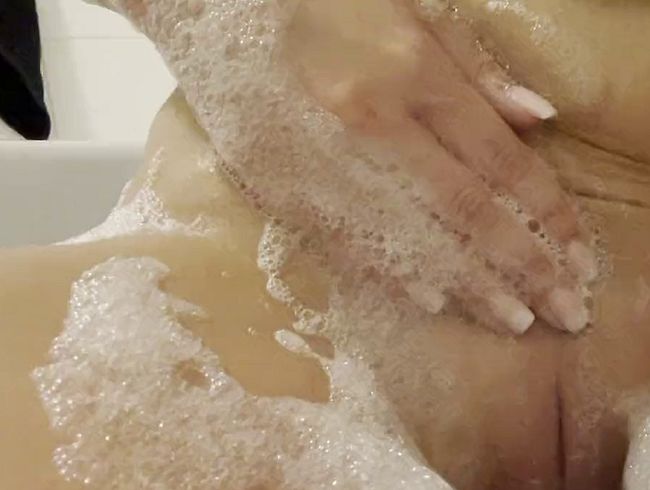 Download: emily-becker - Ein bisschen Spaß in der Badewanne zu haben ist auch nicht schlecht ;-)