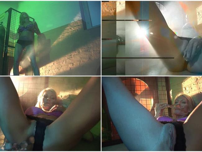 Download: emmastarr - heiß im stripclub?!  .. ...