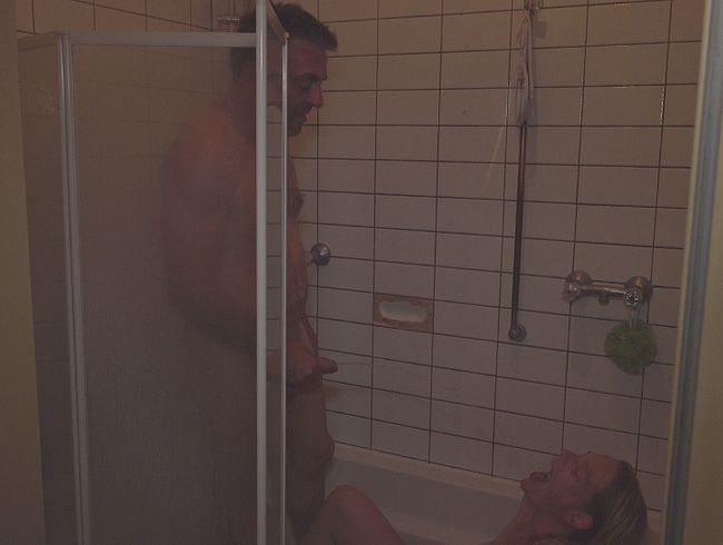 Download: emmastyle - In der Dusche angepisst, geblasen, gefickt, rasiert