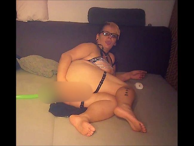 Download: feuchteheidi88 - musste mal wieder üben für euch mit dem 1m dildo