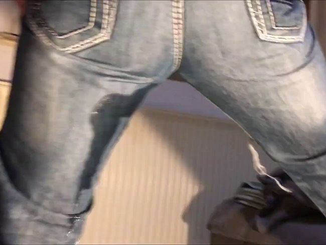Download: feuchteheidi88 - user Wunsch in die Jeans pissen