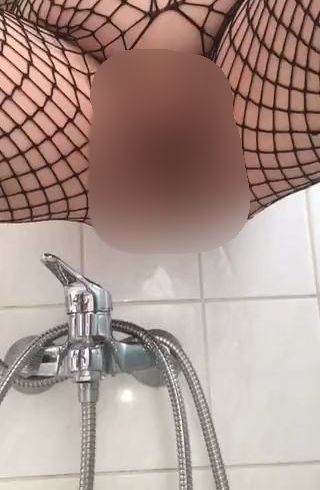 Download: feuchteheidi88 - im Komplette netzteil Pissen