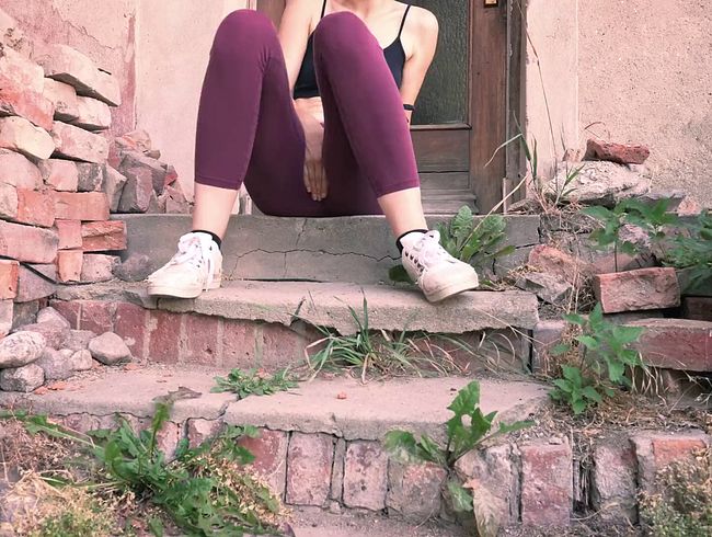 Download: freakart - Auf meiner Treppe Pipi gemacht :-)