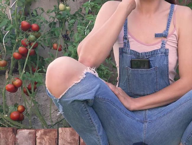 Download: freakart - Ein Sommertag, an dem ich meinen Garten bewässere