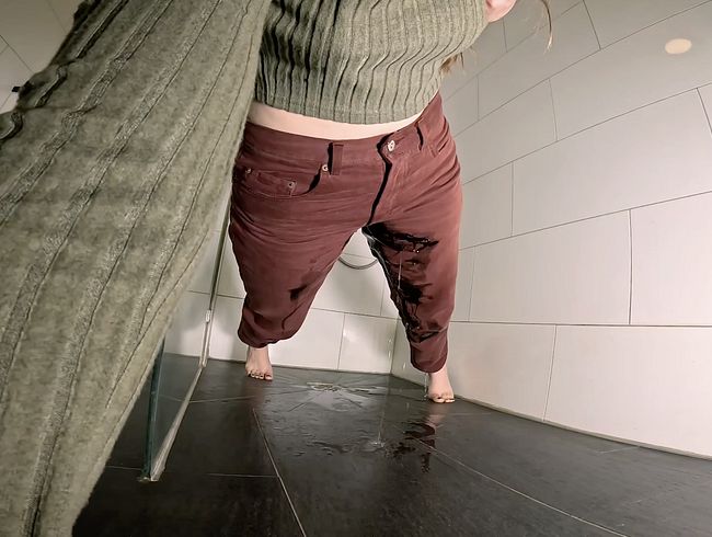 Download: freakart - Noch ein Pipi treffen im Bad?