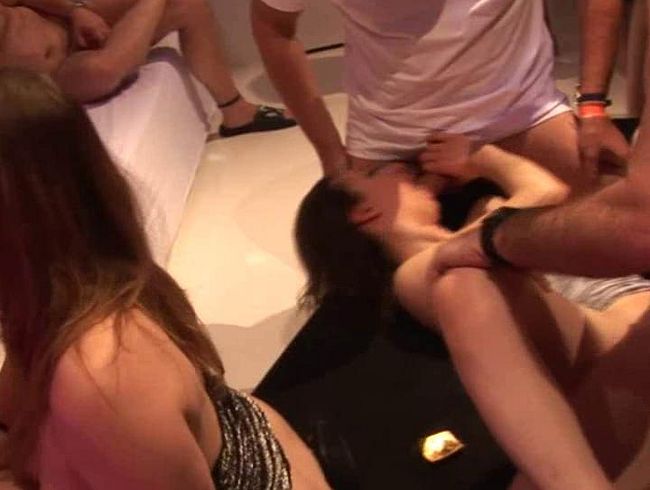 Download: gangbang-spass - ohne gummi gings ins teenyloch ... . . .