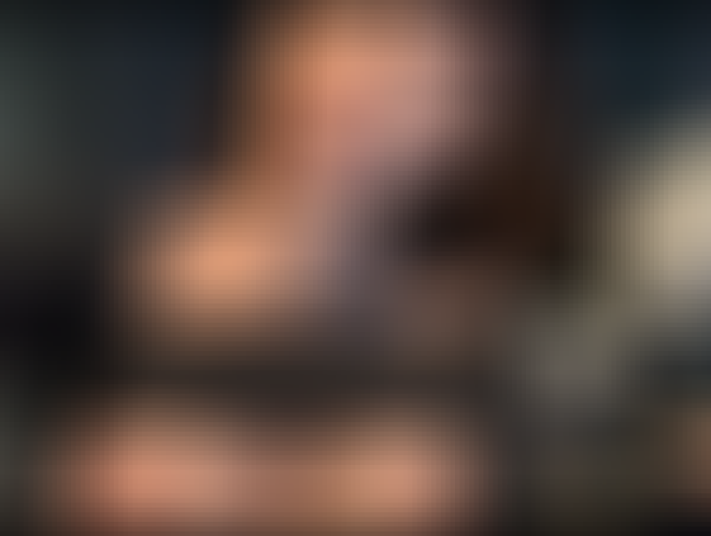 Download: gwenchase - öffentliche Toilette und Gwen zieht sich aus