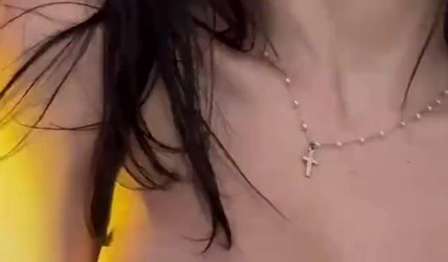 Download: gwenchase - Ich zeige dir meine sexy Dessous