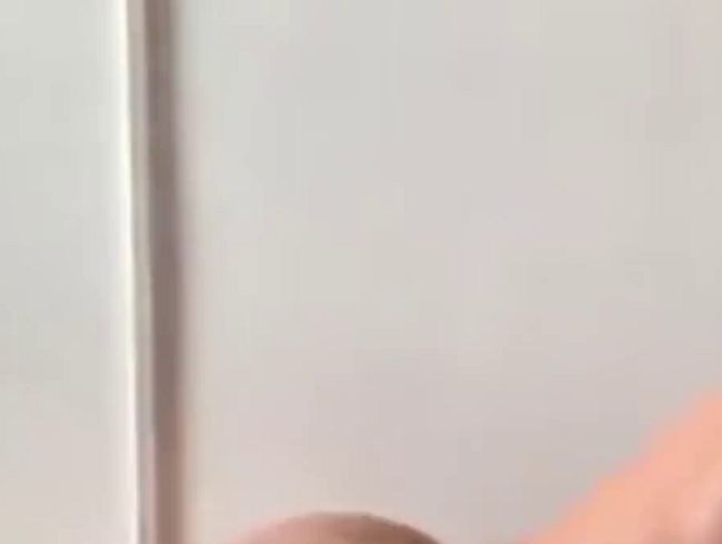 Download: gwenchase - mit meinem Kissen gefickt.