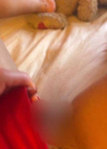 Download: gwenchase - Ich masturbiere zu Hause