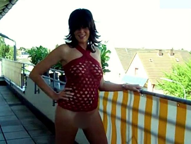 Download: hornysex - Mein altes Video - auf der Terrasse pisse ich mit Dirtytalk - Geil war das damals...