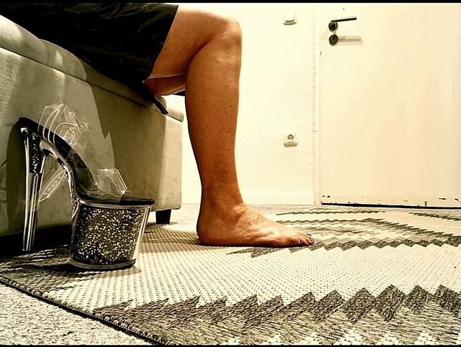 Download: hornysex - Der Clip ist ein Teil von Mega Plateau Heels mit 2 Videos ... (von der Seite)