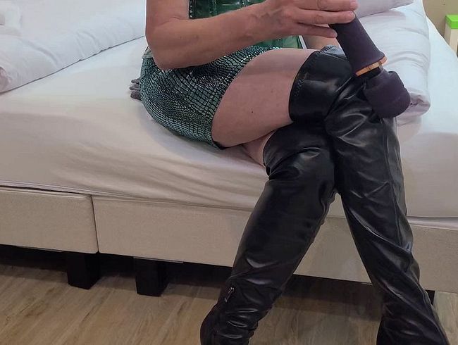 Download: hornysex - Ich mit meinem Sklaven Peter im Hotel - wollte gerade mich verwöhnen kommt der .... Teil 1 von 3