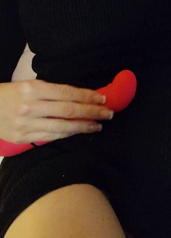 Download: hot_GLORIA - Nahaufnahme meiner saftigen MILF Muschi mit Dildo Selbstfick