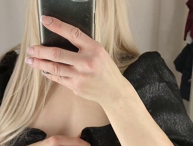 Download: hot_GLORIA - Meine Milchtüten poppen mir aus der Bluse- perfekte MILF Titten