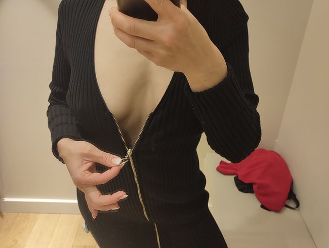 Download: hot_GLORIA - MILF Muschi aufgespreizt &Titten rausgepoppt in der Umkleidekabine