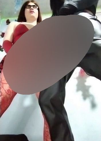 Download: hotsexigirsxxx - Mein Freund vögelt mich hart und tief, aber keiner von uns kommt.