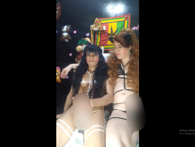 Download: hotsexigirsxxx - sehr morbide Mädchen ficken sich gegenseitig und küssen sich dann sehr sinnlich, bis er sie auf die Knie legt t