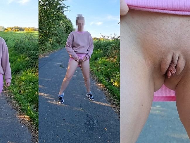 Download: itspinkmelina - Ich pisse draußen auf einen Feldweg. Hat mich jemand gesehen?