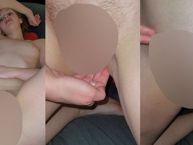 Download: itspinkmelina - Kurz nach dem Ficken drücke ich Sperma aus meiner Muschi und reibe es in den Busch.