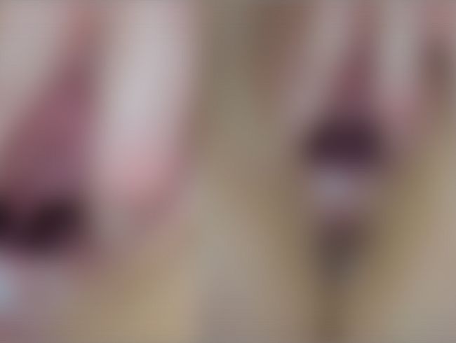 Download: itspinkmelina - Ich ziehe meine Pussy mit zwei Fingern sehr weit auf, du kannst tief rein gucken