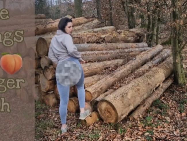 Download: jennasxy19 - Brünettes Luder in grauer Leggings - durch den Wald