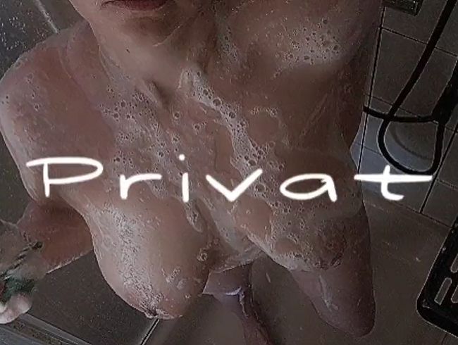 Download: jennasxy19 - schau mir beim duschen zu. ich wusste nicht, dass du da bist OMG