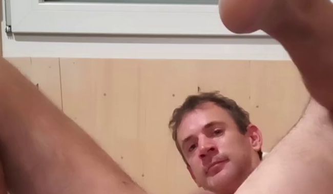 Download: jmg1983 - Joshua Guthmann völlig erniedrigt mit riesigen Dildo obwohl er eigentlich auf Frauen steht