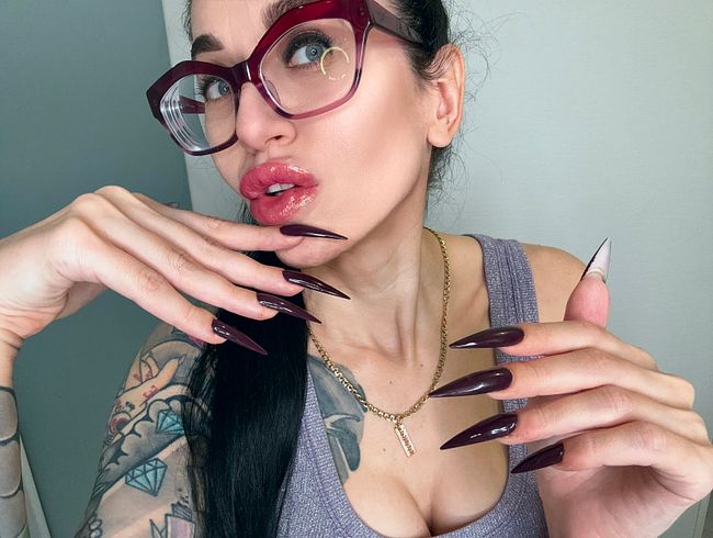 Download: juliadomaina - Dunkelviolette lange Nägel, Krallen, Handflächen, Fingerlutschen, Gesichtsfetisch, Handjobs mit Spucke