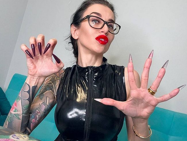 Download: juliadomaina - Dunkelviolette lange Nägel und Handjobs, schwarzes PVC an mir