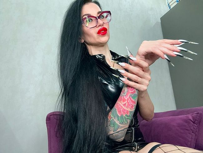 Download: juliadomaina - Die neue Nagelform ist noch länger, scharfe Stilettos, lange Finger, ein enges PVC-Kleid und Netzstrümpfe