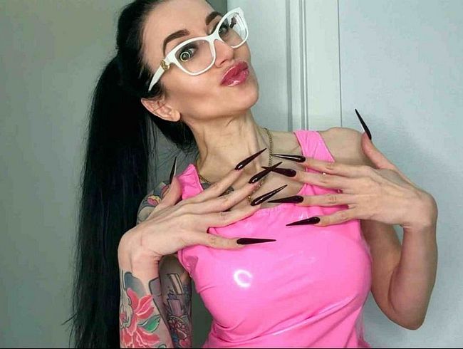 Download: juliadomaina - Neue Farbe Lange Nägel, scharfe Stilettos und HEISSE Handjobs mit Spucke, rosa PVC auf mir