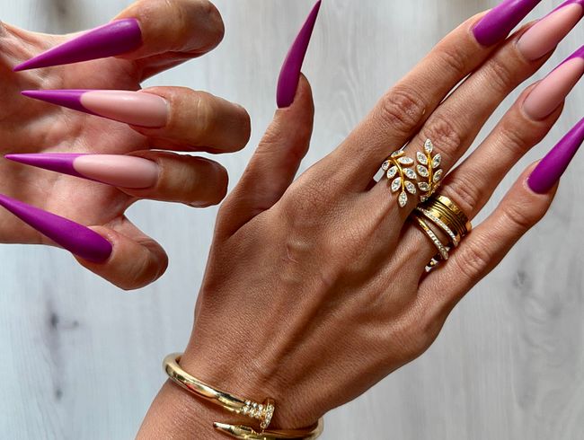 Download: juliadomaina - Neue lila Farbe Lange Nägel, scharfe Stilettos, Handflächen und lange Finger